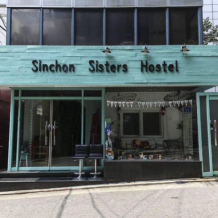 Sinchon Sisters Hostel Seoul Exteriör bild