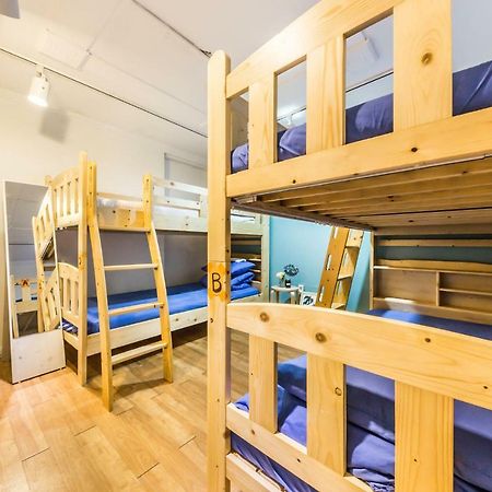 Sinchon Sisters Hostel Seoul Exteriör bild
