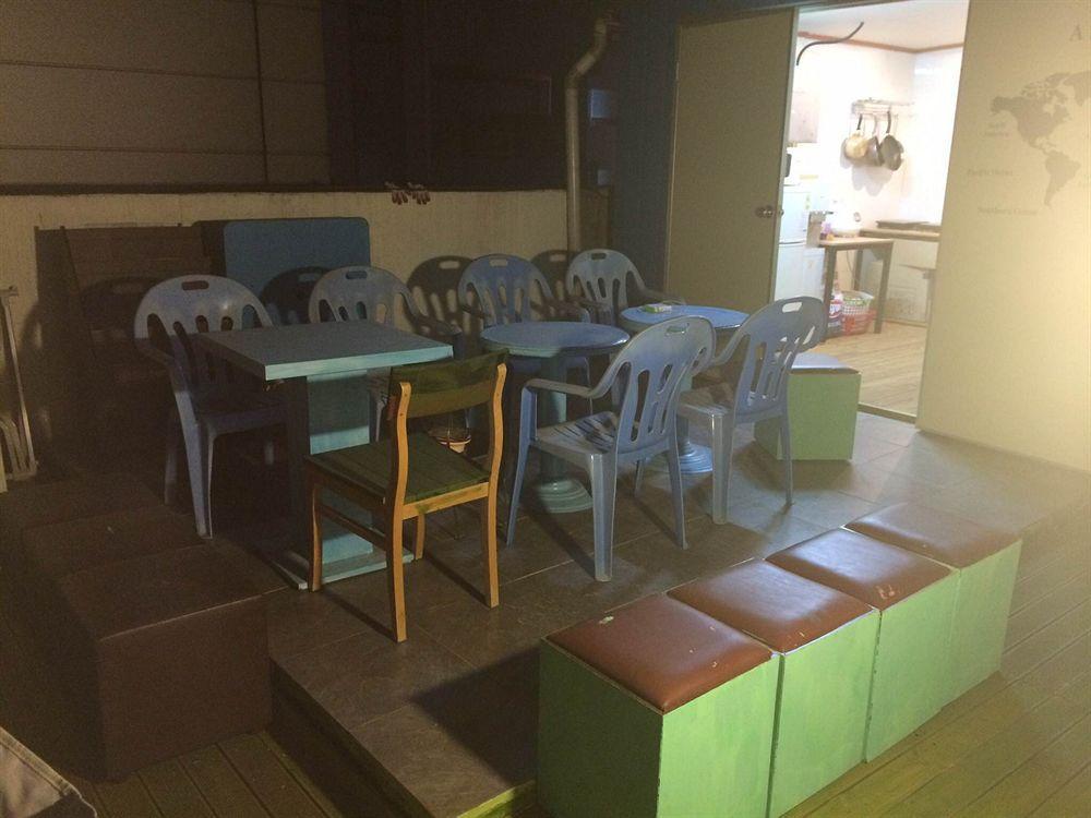 Sinchon Sisters Hostel Seoul Exteriör bild