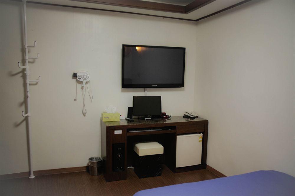 Sinchon Sisters Hostel Seoul Exteriör bild