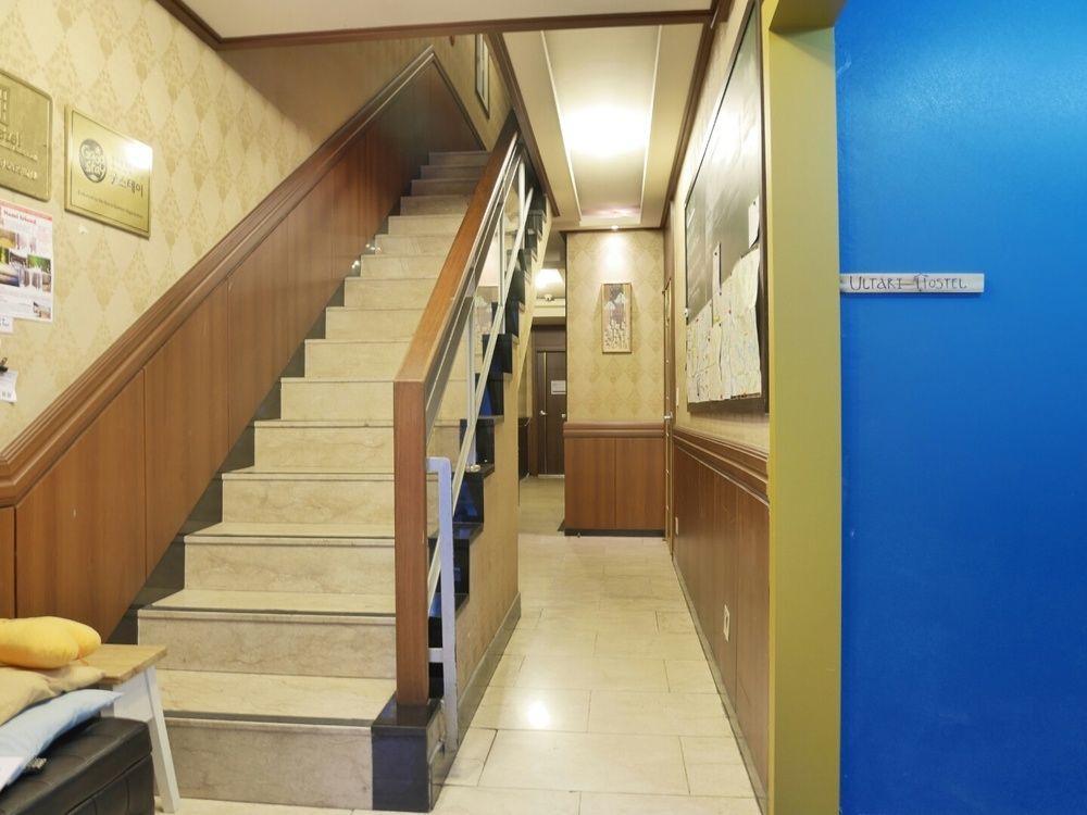 Sinchon Sisters Hostel Seoul Exteriör bild