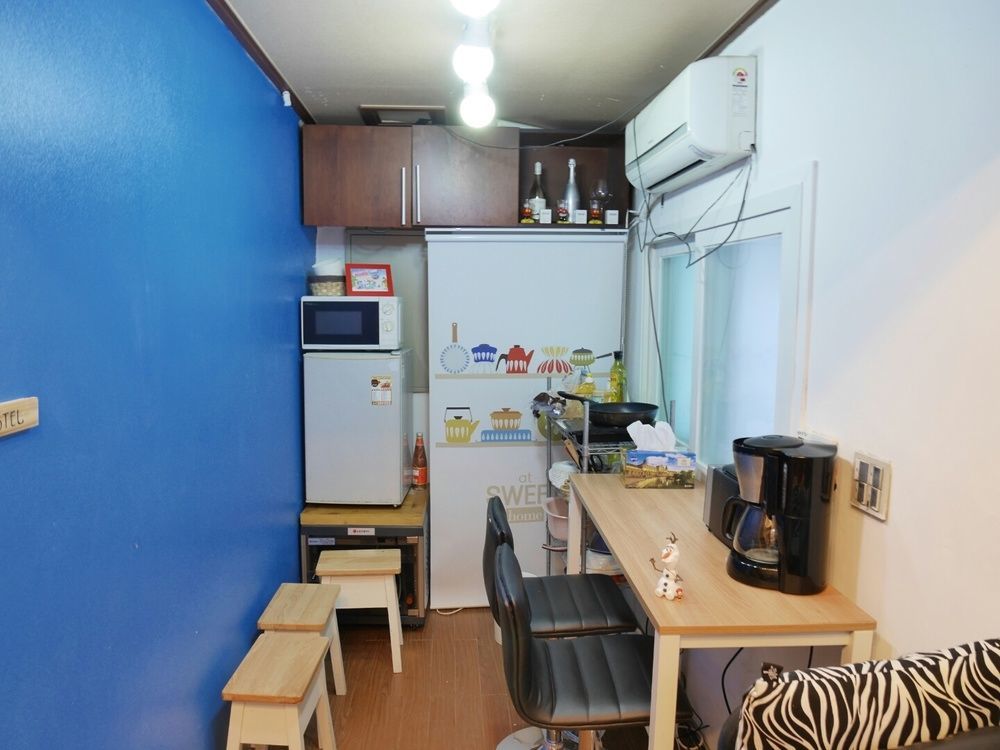 Sinchon Sisters Hostel Seoul Exteriör bild