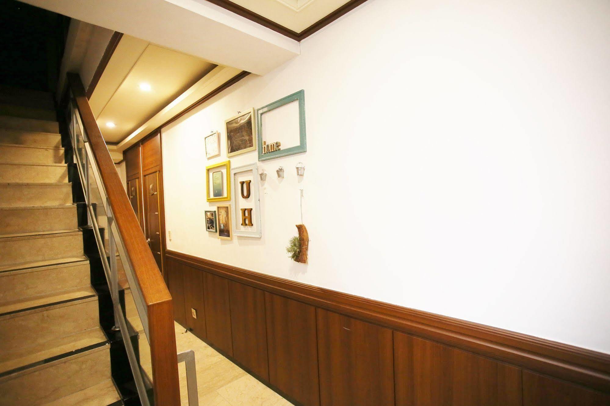 Sinchon Sisters Hostel Seoul Exteriör bild