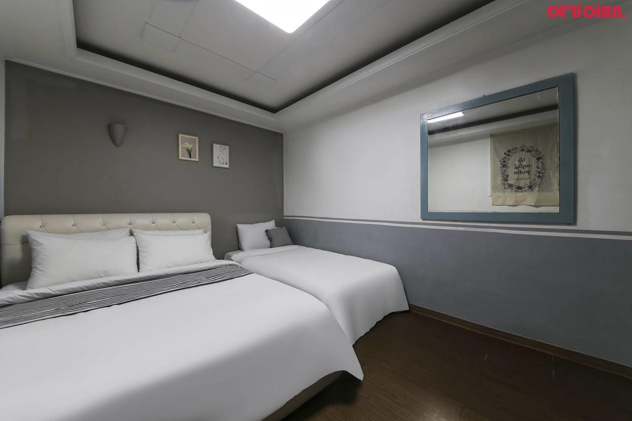 Sinchon Sisters Hostel Seoul Exteriör bild
