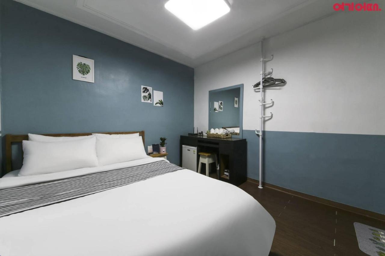 Sinchon Sisters Hostel Seoul Exteriör bild