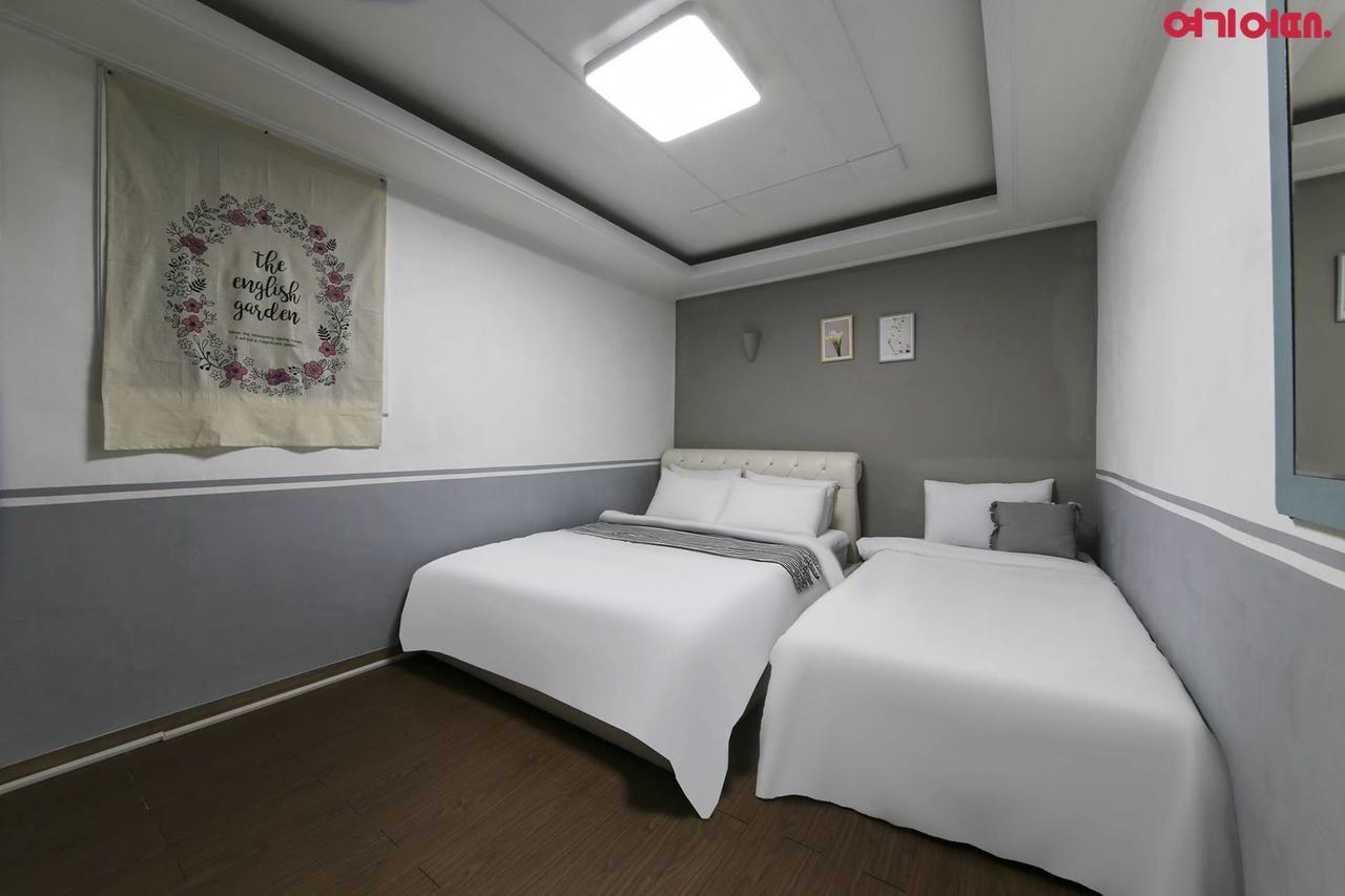 Sinchon Sisters Hostel Seoul Exteriör bild