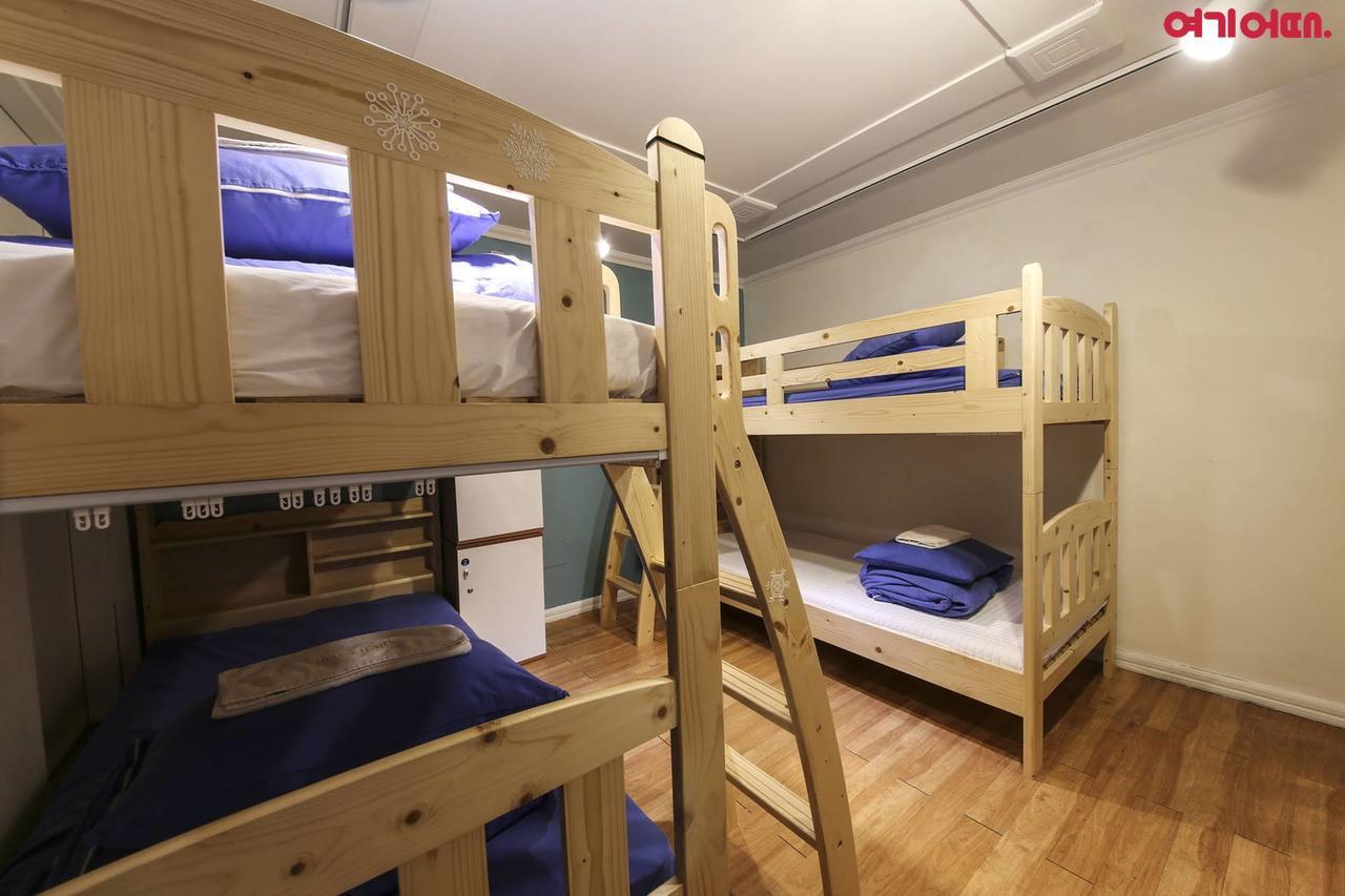 Sinchon Sisters Hostel Seoul Exteriör bild