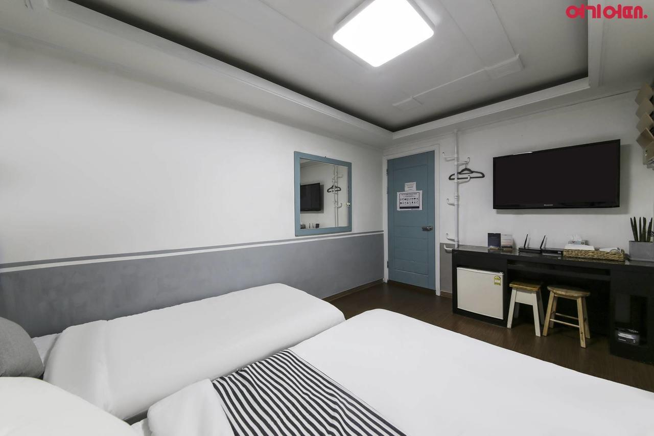 Sinchon Sisters Hostel Seoul Exteriör bild