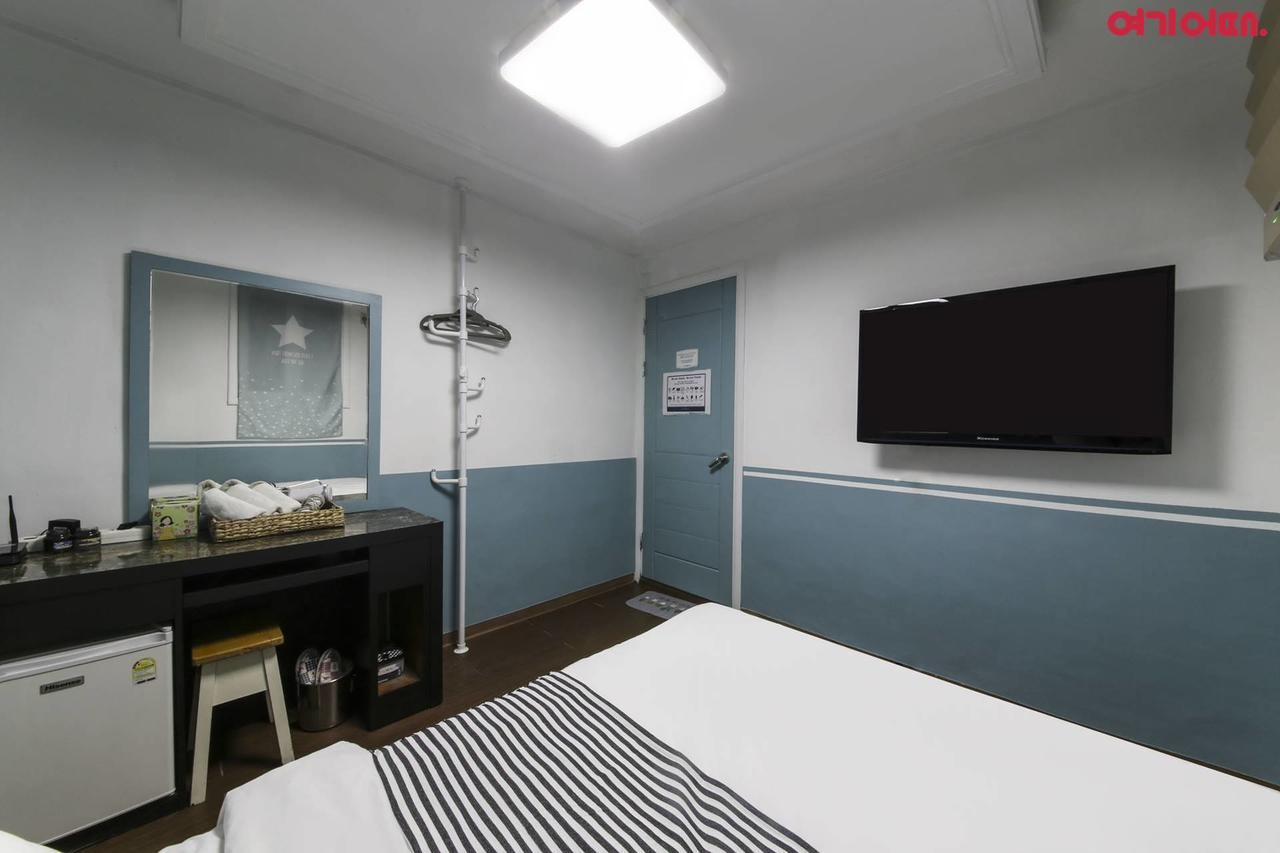 Sinchon Sisters Hostel Seoul Exteriör bild