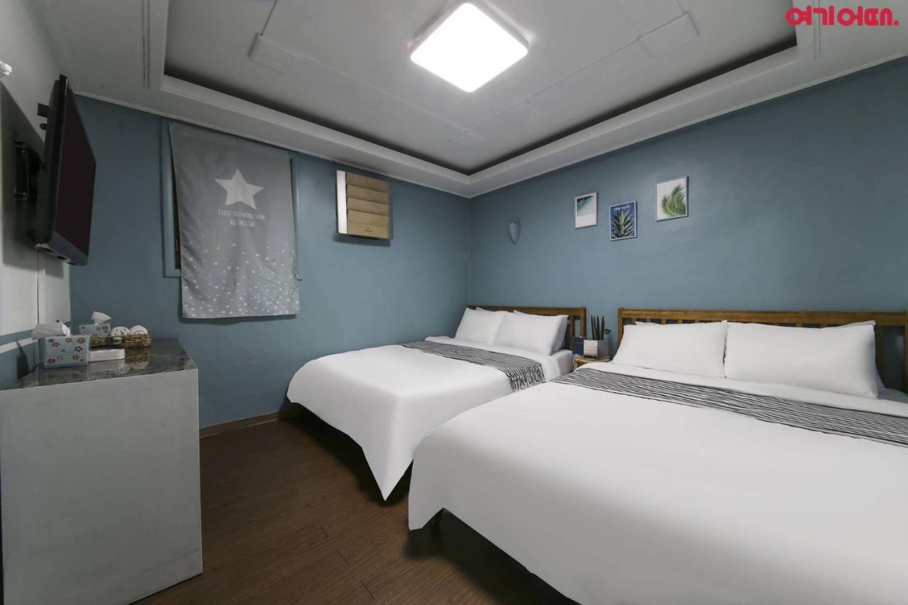 Sinchon Sisters Hostel Seoul Exteriör bild