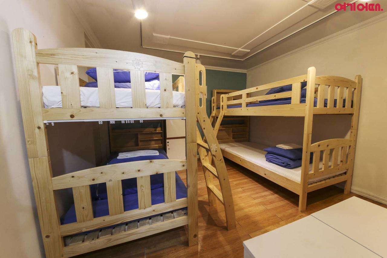Sinchon Sisters Hostel Seoul Exteriör bild